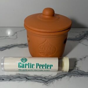 New Terracotta Garlic Keeper with Garlic Peeler